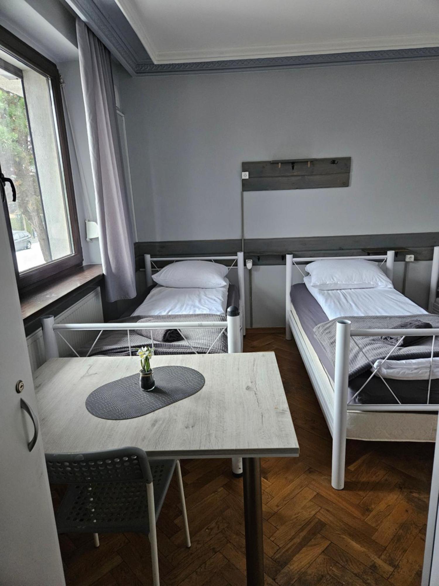 Pokoje Pracownicze Кімнати Для Працівників,Гуртожиток Swarzędz Extérieur photo
