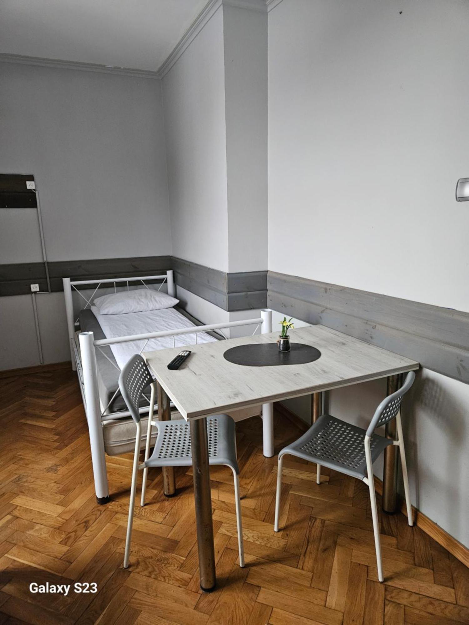 Pokoje Pracownicze Кімнати Для Працівників,Гуртожиток Swarzędz Extérieur photo